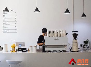 桂林临桂一院两馆40m²商铺转让，参考报价：4000元/月