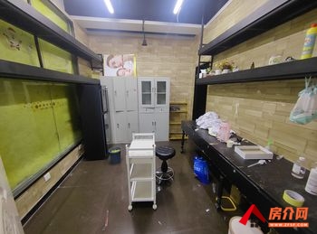 互联网大厦152m²写字楼出租，参考报价：3500元/月