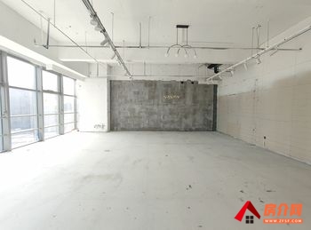 国润丝路金融中心131m²写字楼出租，参考报价：5500元/月