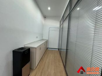 海通宇元鼎丰中建国际500m²写字楼出租，参考报价：9800元/月