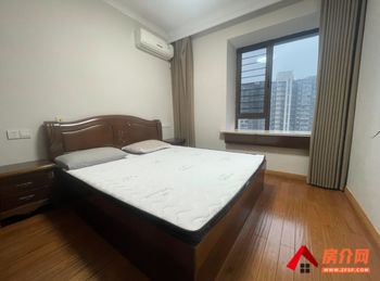 北仑世茂世界湾花园(南区)，3室2厅房子出租(整租)，租金每月2700元