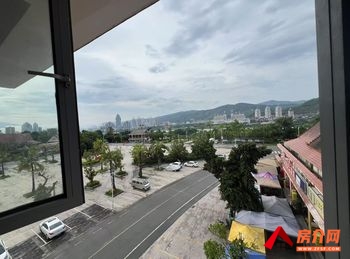 景洪龙舟广场130m²商铺出租，参考报价：4095元/月