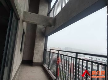 岳麓汉唐翰林府，4室2厅二手房出售,报价：135万元
