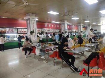 临海江南45m²商铺出租，参考报价：1400元/月