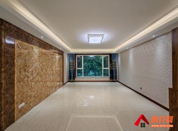 龙泰国际小区房屋出售，张店龙泰国际，3室2厅，报价：179万元
