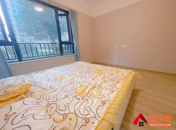 高新区金成东府，2室2厅房子出租(合租)，租金每月900元