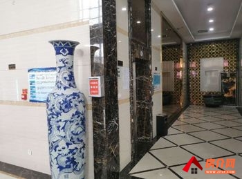 伊犁融和大厦200m²写字楼出租，参考报价：5000元/月