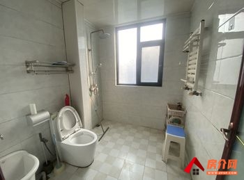 济水百货公司家属楼，3室2厅房子出租(整租)，租金每月1200元