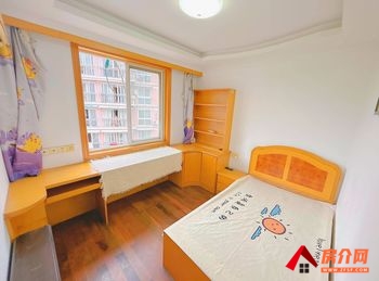 海曙东方苑(石碶)，3室2厅房子出租(合租)，租金每月700元