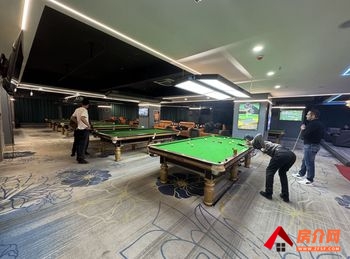 和田市团结广场820m²商铺转让，参考报价：面议