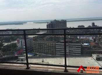 洪湖购物公园住宅小区，3室2厅二手房出售,报价：68.5万元