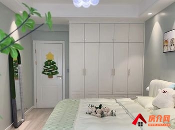 新华千童商业广场，4室0厅房子出租(合租)，租金每月299元