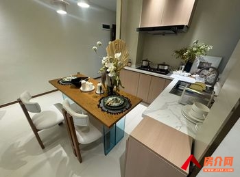 榕林时光二期小区房屋出售，景洪榕林时光二期，1室2厅，报价：36万元