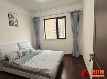 章江新区中海凯旋门，3室2厅房子出租(整租)，租金每月2400元