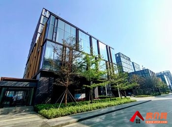 会展湾南岸 >300m²写字楼出售，参考报价：300万元