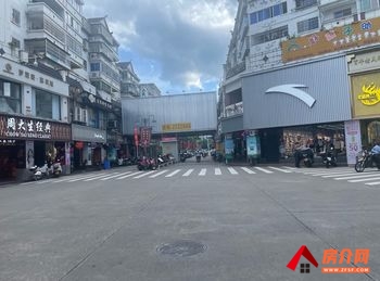 龙岩新罗中山路12m²商铺出租，参考报价：2900元/月