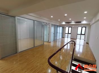 和信广场300m²写字楼出售，参考报价：80万元