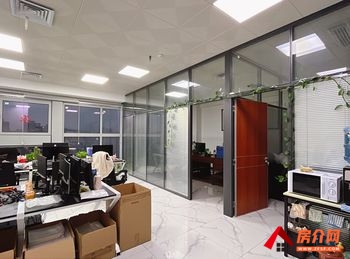 中铁港沣国际105m²写字楼出租，参考报价：3800元/月