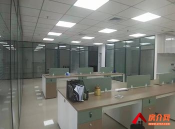 绿地蓝海大厦245m²写字楼出售，参考报价：240万元