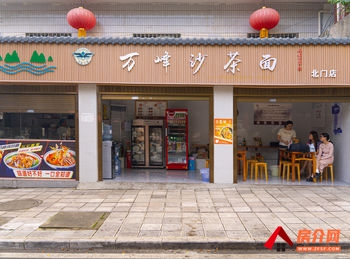 兴义街心花园30m²商铺转让，参考报价：面议