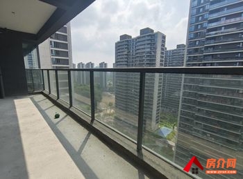 渝水市委一大院，4室2厅二手房出售,报价：125万元