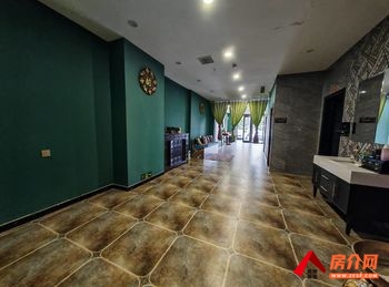 河东凤凰大街240m²商铺转让，参考报价：5833元/月