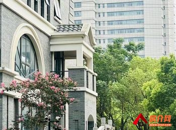 鼓楼建宁路200m²商铺出租，参考报价：面议