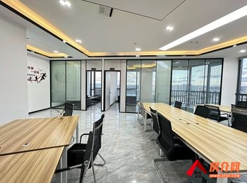 银都汇商务中心 >170m²写字楼出租，参考报价：4590元/月