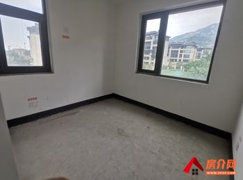 泰山国悦府(一期公寓住宅)，4室2厅二手房出售,报价：238万元