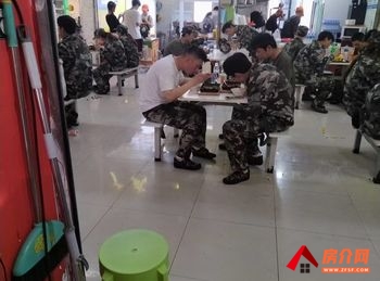 蒙自文澜镇24m²商铺转让，参考报价：2500元/月