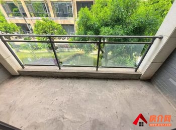 山水人间上河坊小区房屋出售，弥勒山水人间上河坊，6室2厅，报价：99万元