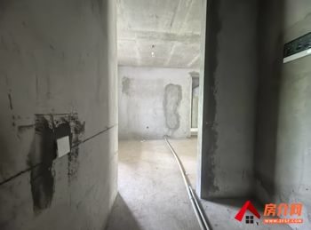 南湖花园2期小区房屋出售，蒙自南湖花园2期，5室2厅，报价：99万元