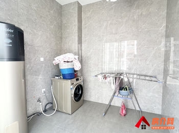 天佑璟玥小区房屋出售，蒙自天佑璟玥，5室2厅，报价：330万元