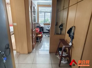 个旧和平路17号院，3室1厅二手房出售,报价：15万元