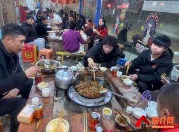 个旧个旧城区300m²商铺转让，参考报价：5000元/月