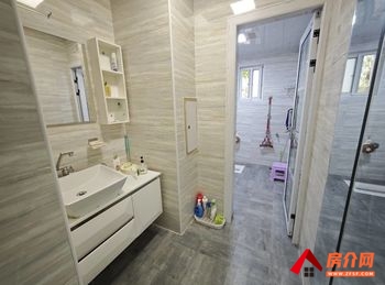 红河蒙自红河州公务员小区,4室2厅二手房出售,报价：77万元