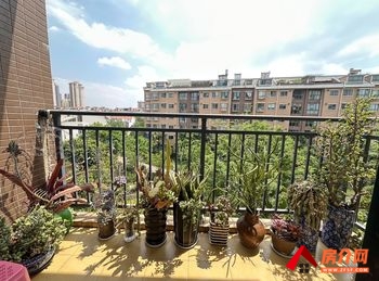 佳湖花园小区房屋出售，西山佳湖花园，3室2厅，报价：136万元