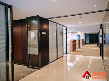 万达广场(写字楼)710m²写字楼出租，参考报价：面议