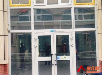 塔城市新华路210m²商铺出租，参考报价：7500元/月