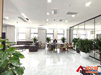 昆明中铁云时代广场 >284m²写字楼出租，参考报价：9940元/月