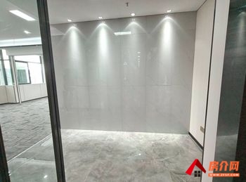 昆明颐高数码中心 >308m²写字楼出租，参考报价：9856元/月