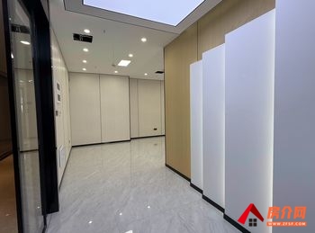 中铁云时代广场 >174m²写字楼出租，参考报价：6090元/月