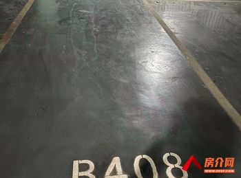 昆明盘龙江东花园33m²车位出租，参考报价：300元/月
