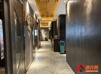 岳阳楼商业步行街800m²商铺出租，参考报价：面议