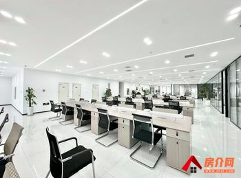 升龙广场 >1000m²写字楼出租，参考报价：面议
