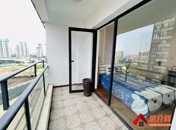 昆明五华经典双城C区,3室2厅房子出租(合租)，租金每月900元