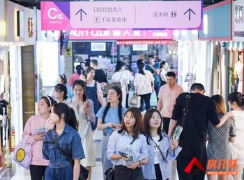 芙蓉五一广场10m²商铺出租，参考报价：1000元/月