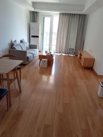 八一广场丁公路地铁口三房白菜价，给钱就出租