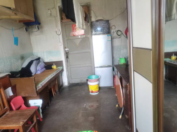 个人出租陶然亭阳地铁附近有楼房单间1间，有厕所能做饭，1800/月。中介勿扰